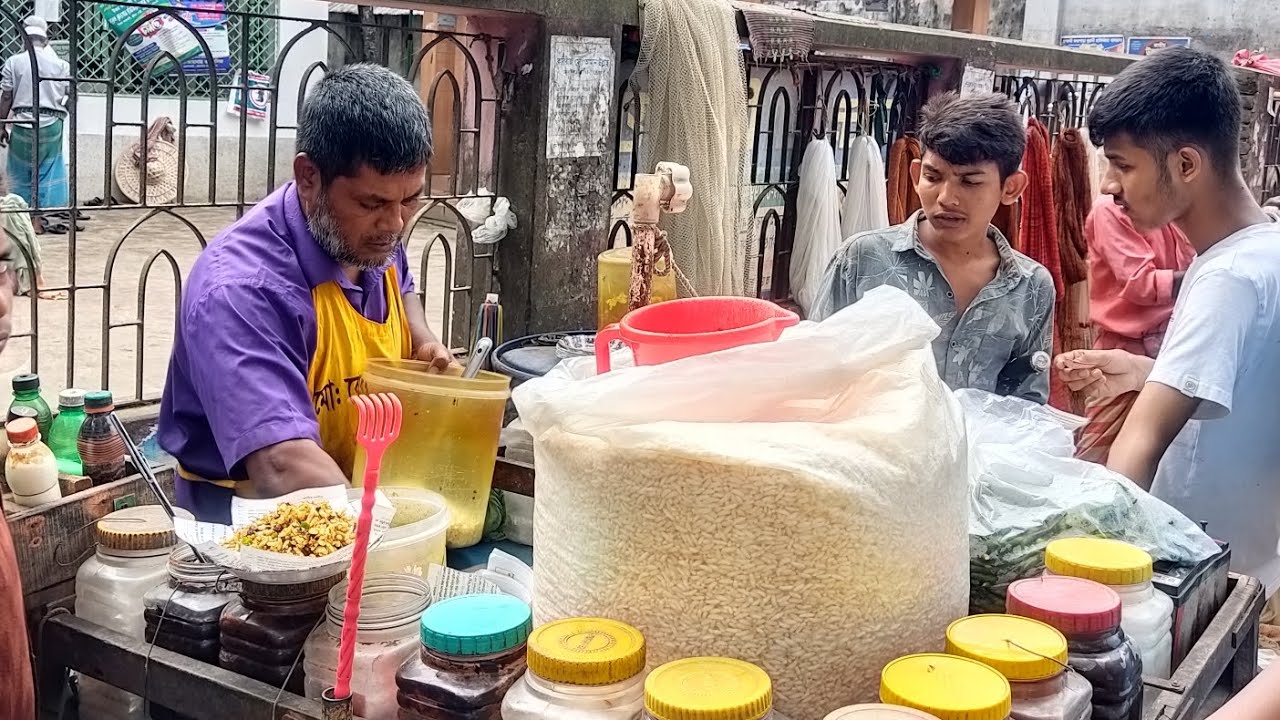 বাংলাদেশের নরসিংদী জেলার সেরা ঝালমুড়ি এটি || Bangladesh Jhalmuri || Narsingdi Street Food