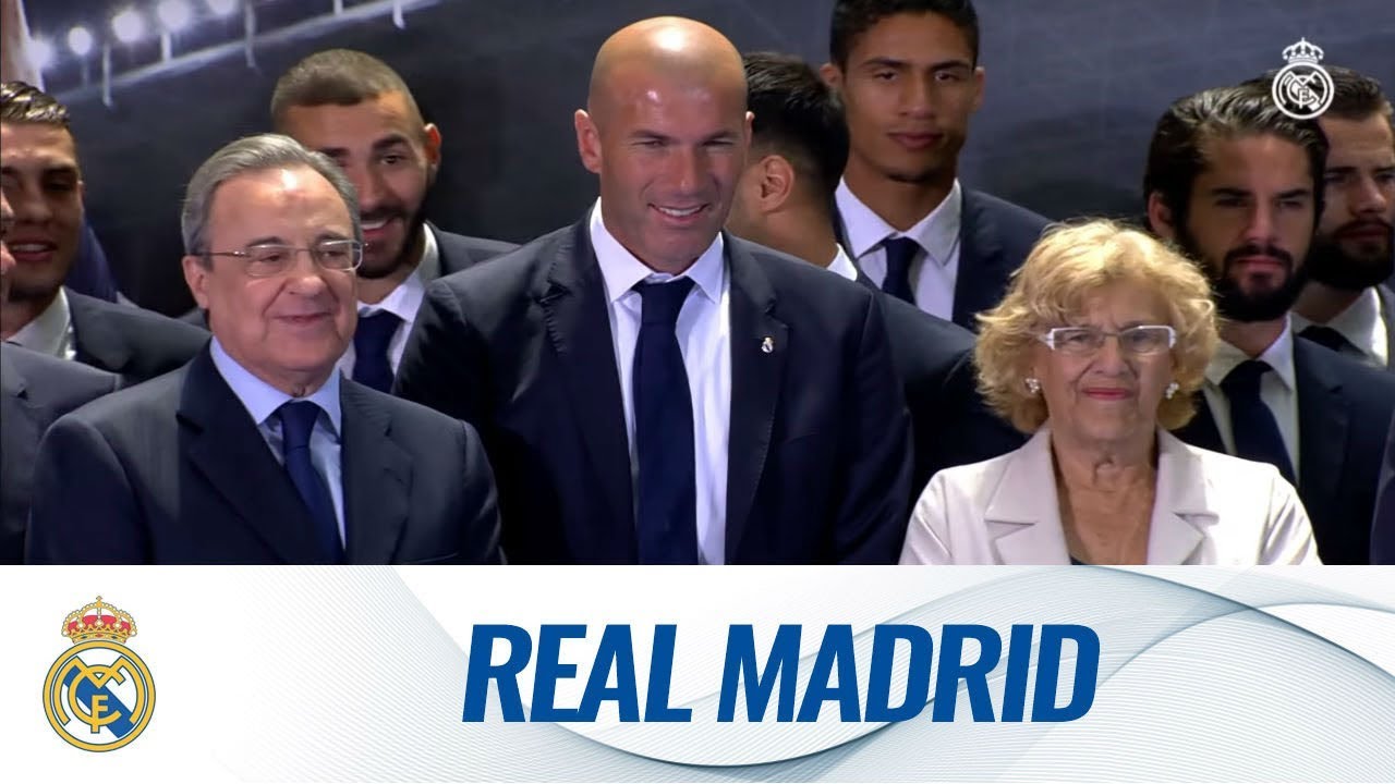 🙌🏆⚽️ Real Madrid present their 33rd league title to the madridistas!