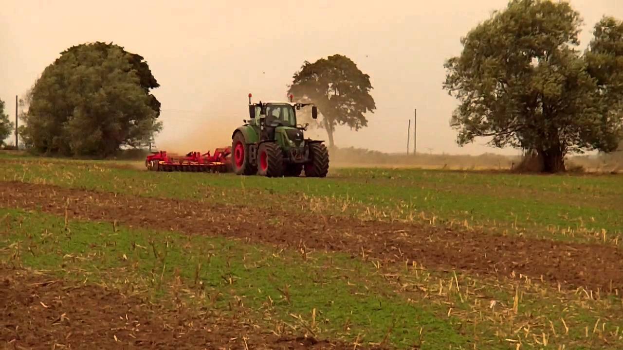 Fendt Vario 724 ProfiPlus mit Väderstad Carrier 650