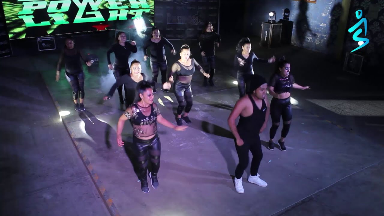 DIVA VIRTUAL remix - Don Omar ft Ángel Saritas Dancing