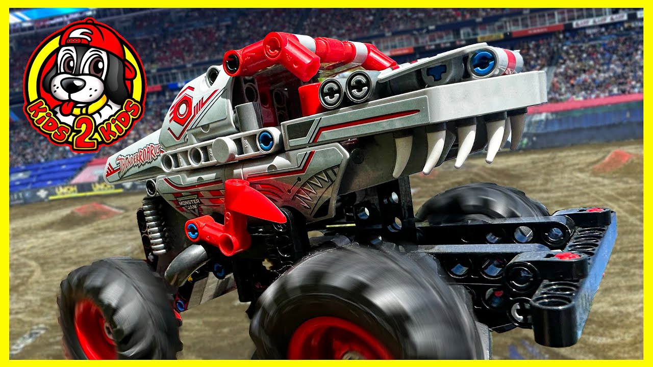 MONSTER JAM LEGO THUNDERROARUS JUMP! - Speed Build, Monster Truck Racing & Freestyle COMPILATION
