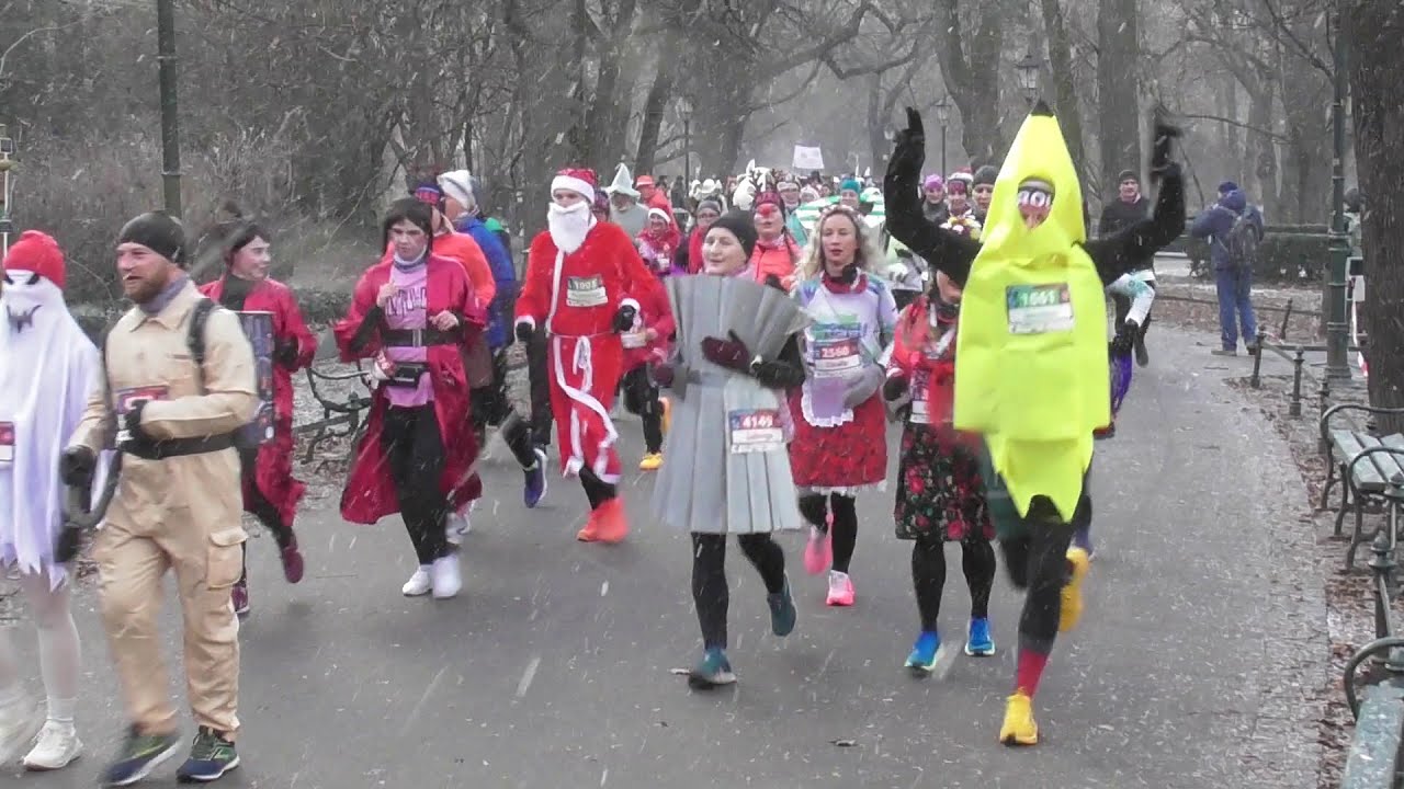 21. Krakowski Bieg Sylwestrowy - 31.XII.2025 - many runners in costume
