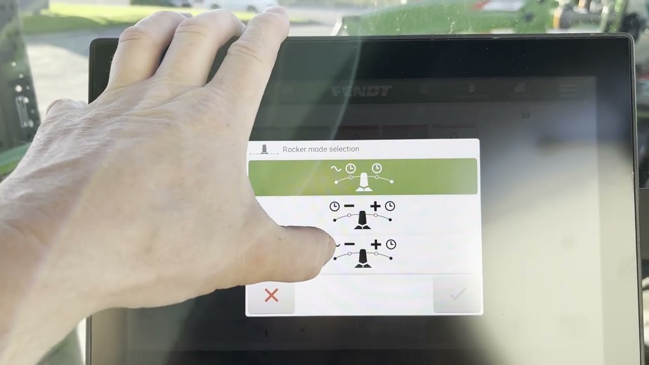 Fingertip Control Settings for Hydraulic Valves | FendtONE Terminal | Fendt Tractors