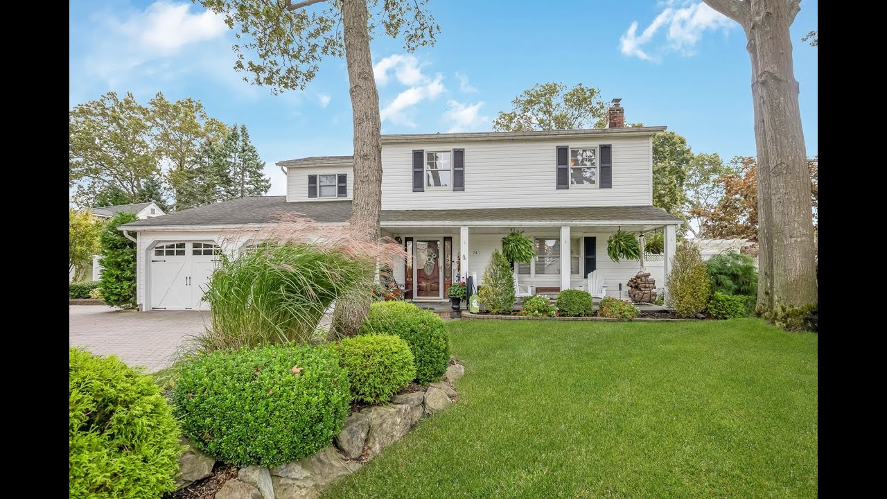 Long Island Real Estate For Sale - 74 Loop Drive, Sayville, NY