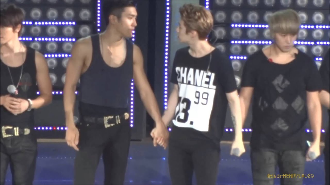 131123 Super Show 5 Malaysia - Henry & Siwon Moment during Ending