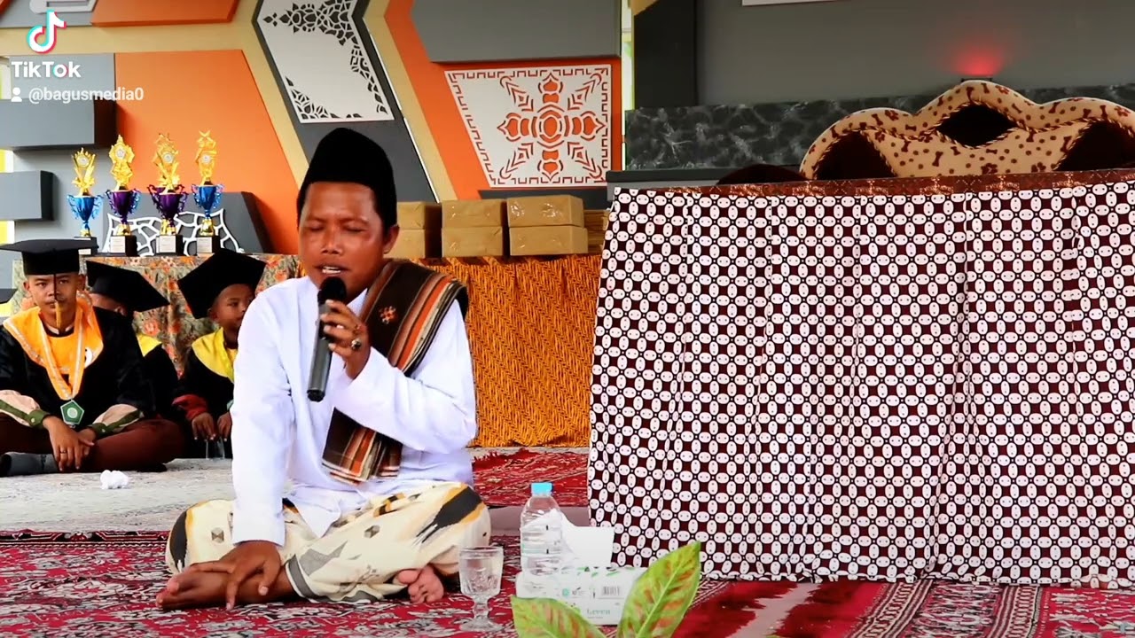 Ceramah Agama Bersama K. Nurullah Pada Acara Wisuda XIII