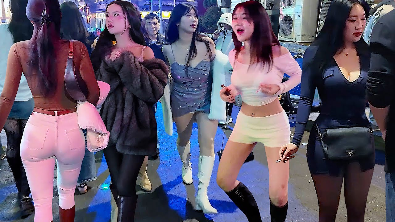 [4K 3am in Seoul 🔥🔥🔥] They're dancing on Itaewon club streets late at night 😎😎😎 # SEOUL # KOREA
