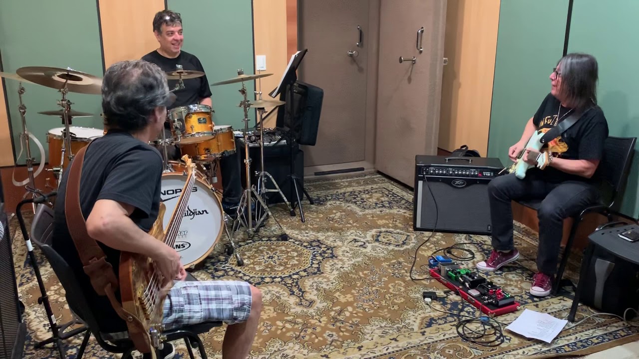 Ensaio | Faiska Trio com Ximba Uchyama no baixo e Giba Favery na batera