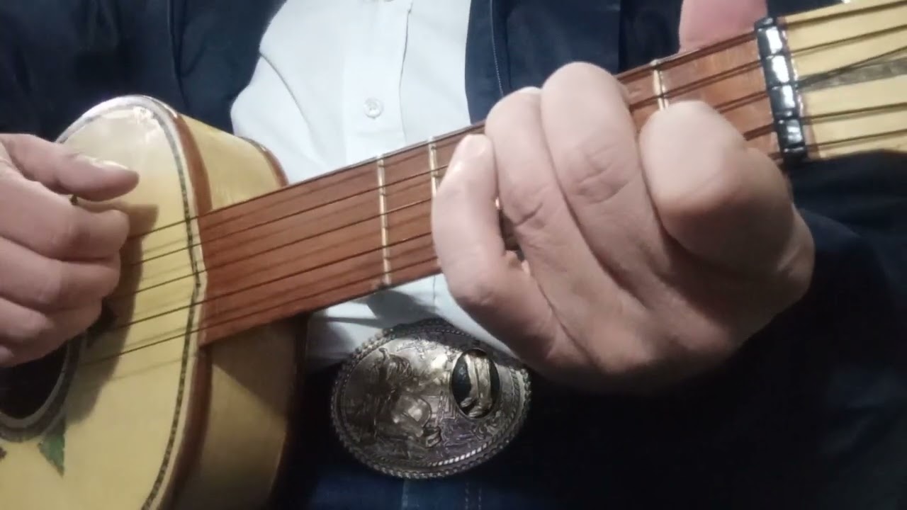 ESCALA  DE  DO  MAYOR   VIHUELA  MARIACHI