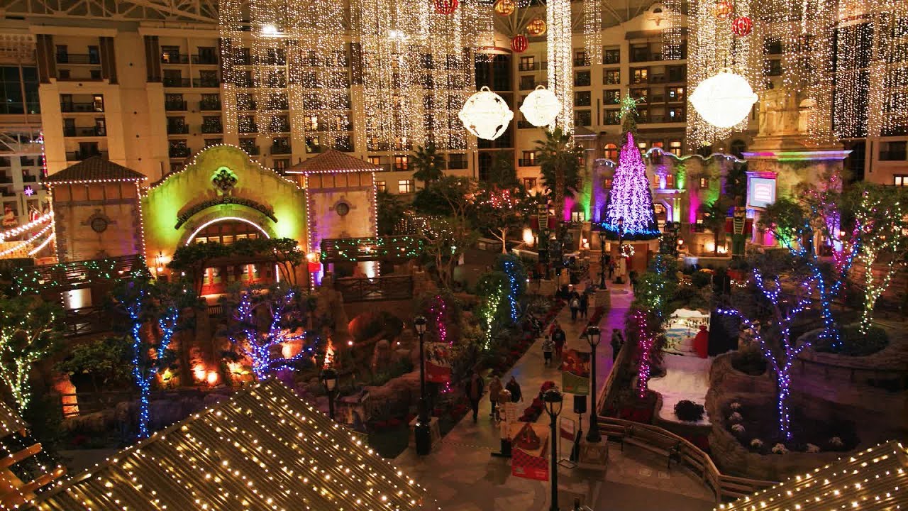 A Lone Star Christmas at the Gaylord Texan Resort | YOLO TX