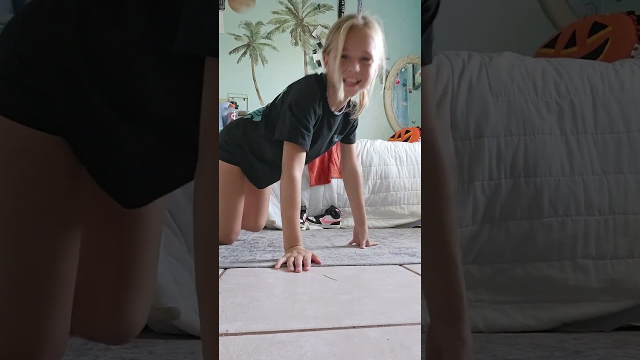 STRETCHING... STRETCH WITH ME!!🤩#cheer #cheerleading #cheerlife #stretching #stretch