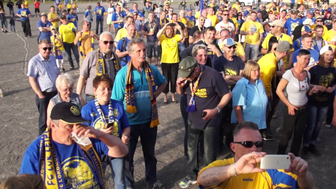 Spontane  Aufstiegsfeier von LOK  im Bruno-Plache-Stadion 21.05.2016