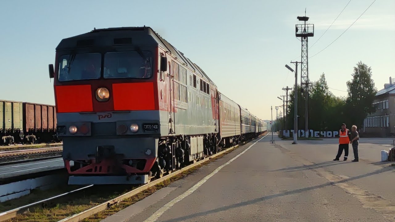 ТЭП70-0436 со скорым поездом 077Я Воркута - С. Петербург  прибывает на ст. Печора