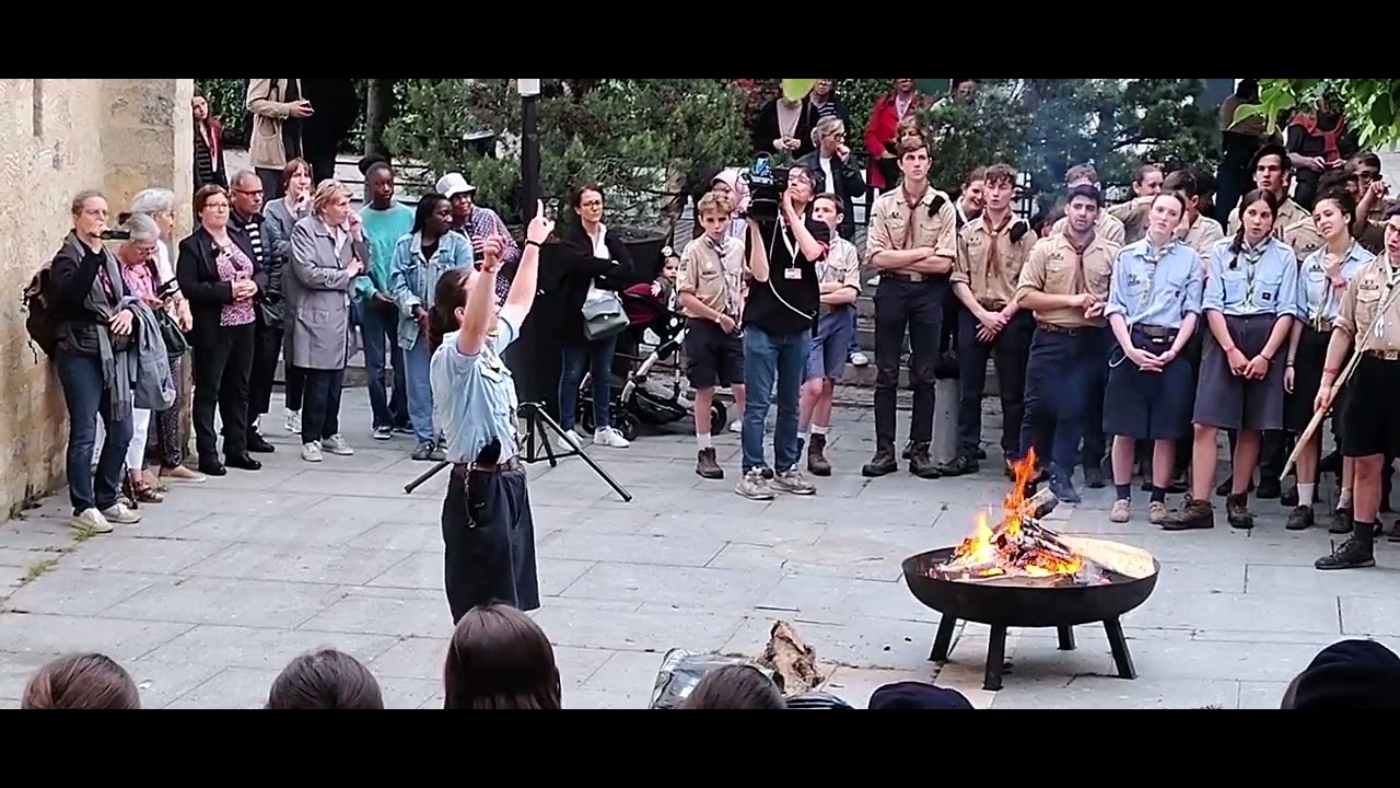 2025 5 03 Argenteuil ostension tunique défilé aux flambeaux