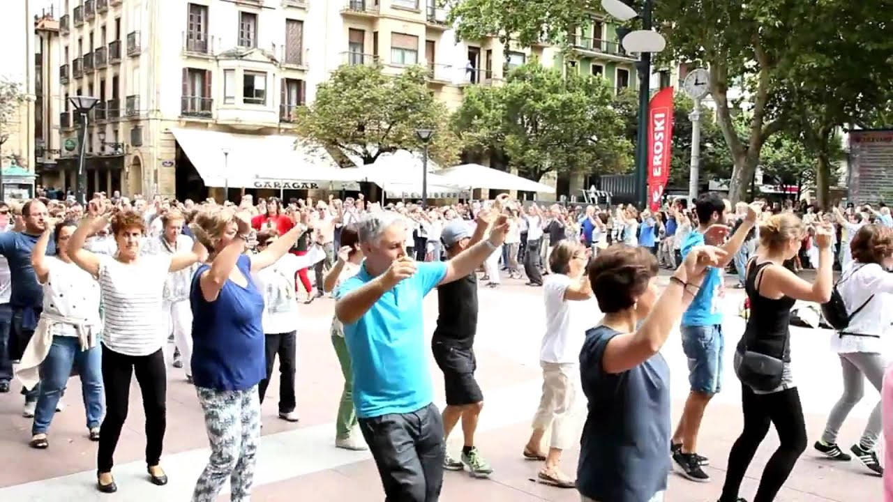 MUTXIKOAK ALAKEN boulebarrean     AXURI BELTZA