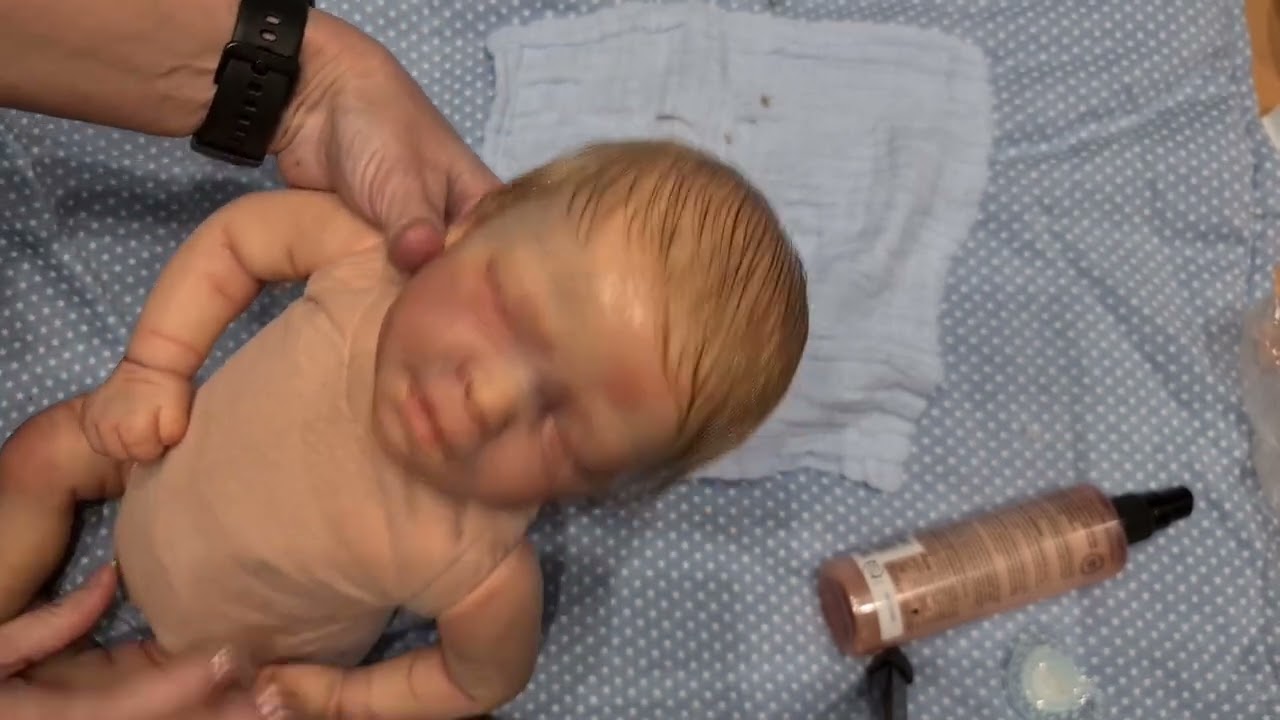 Reborn Baby Haare schneiden & Darren Anzieh Video