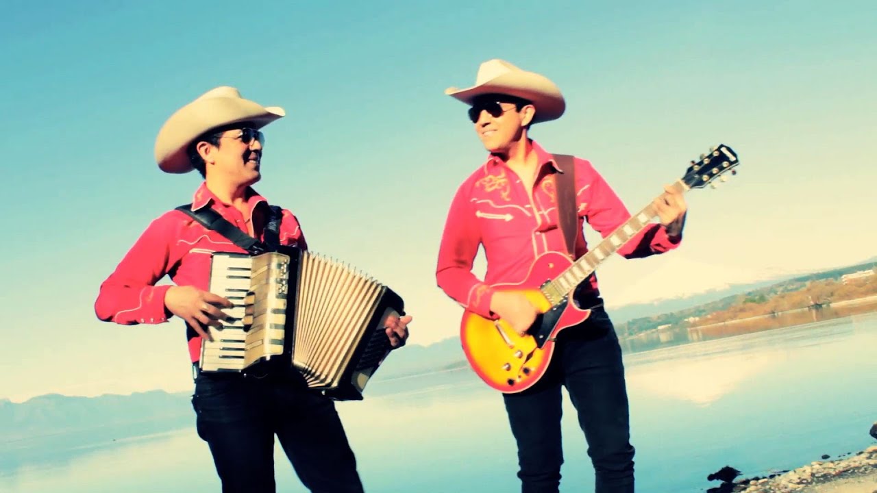 a media noche JHOJAN & JOSEPTH www.losrancherosdellagovillarrica.cl