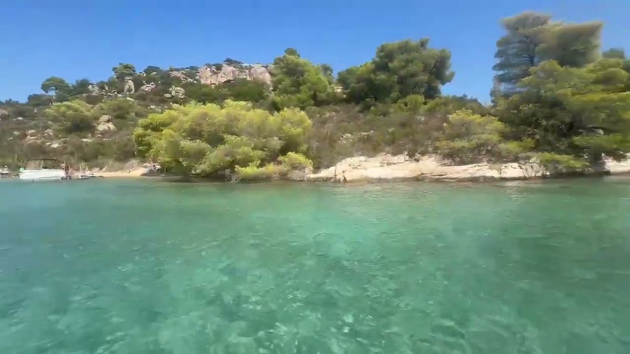Apa limpede a Greciei văzută din barcă 🚣 