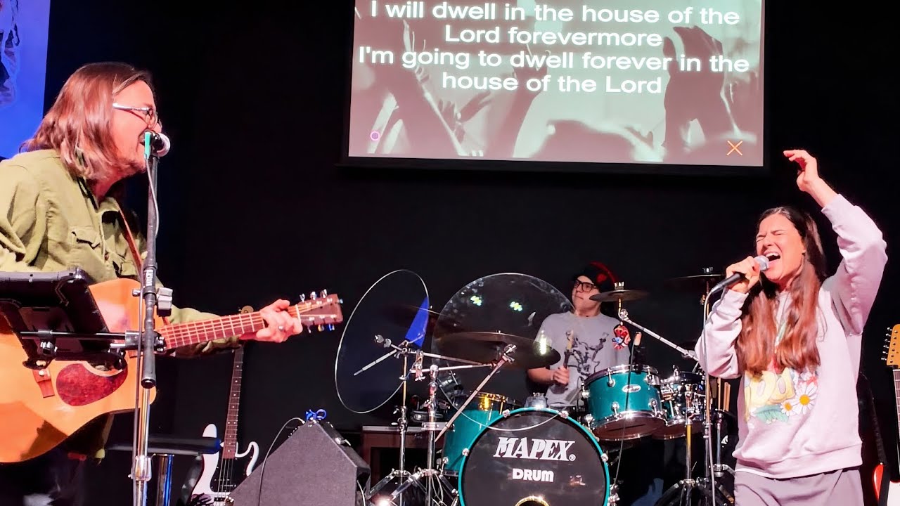 15 Minutes of Worship | Leaning on the Everlasting Arms & More (Van Cleve)