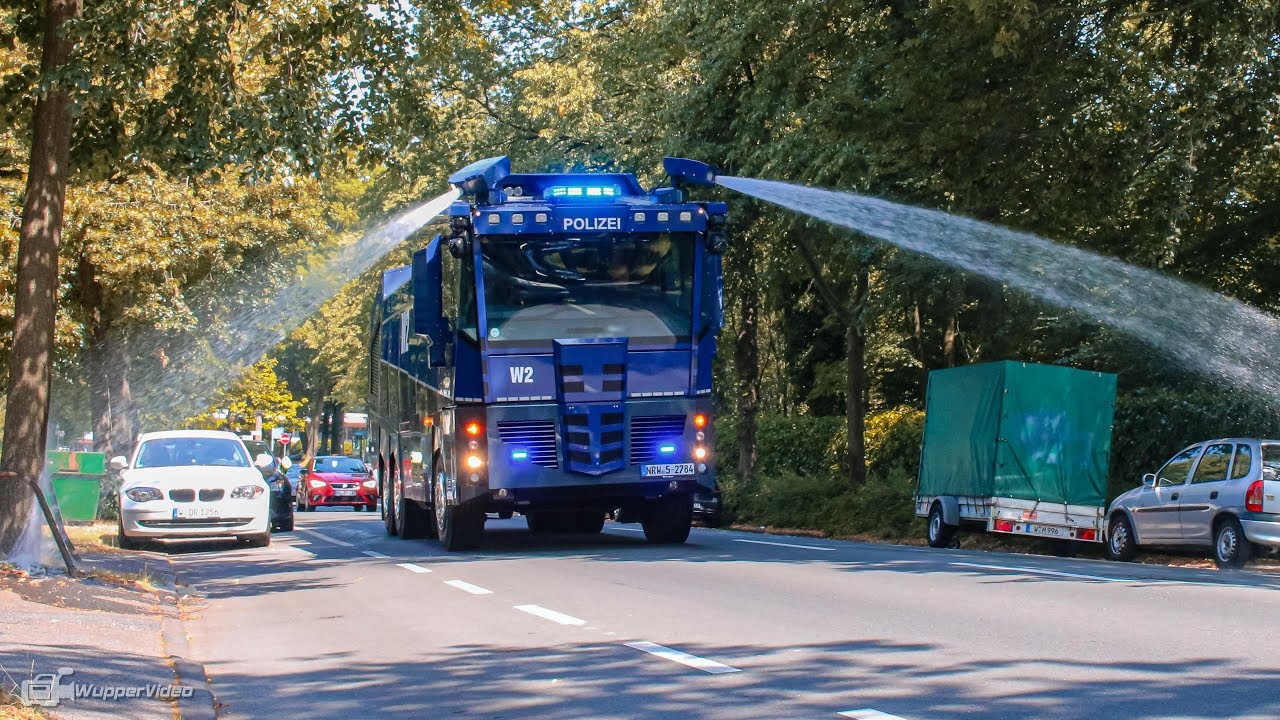 Gegen anhaltende Trockenheit: Polizei bewässert mit Wasserwerfern | 25.07.2019