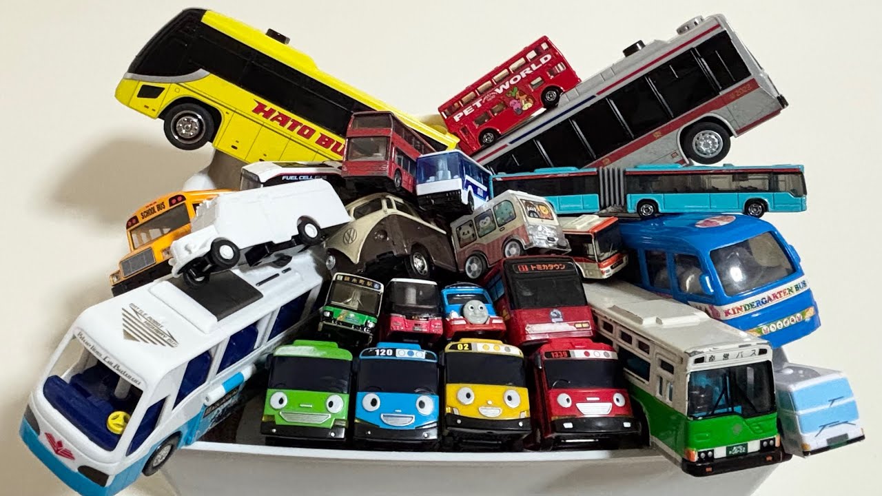 バスのおもちゃが大集合！坂道を走るよ！