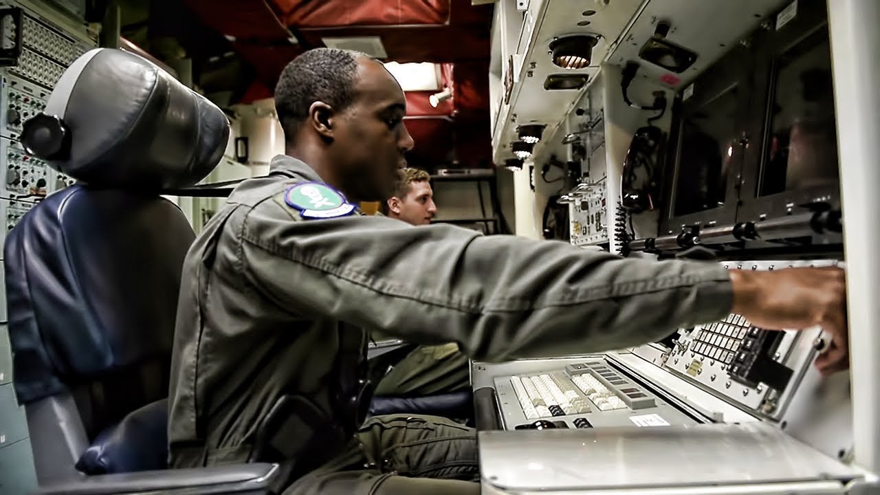 Inside A U.S. Nuclear Missile Silo & Launch Control Room