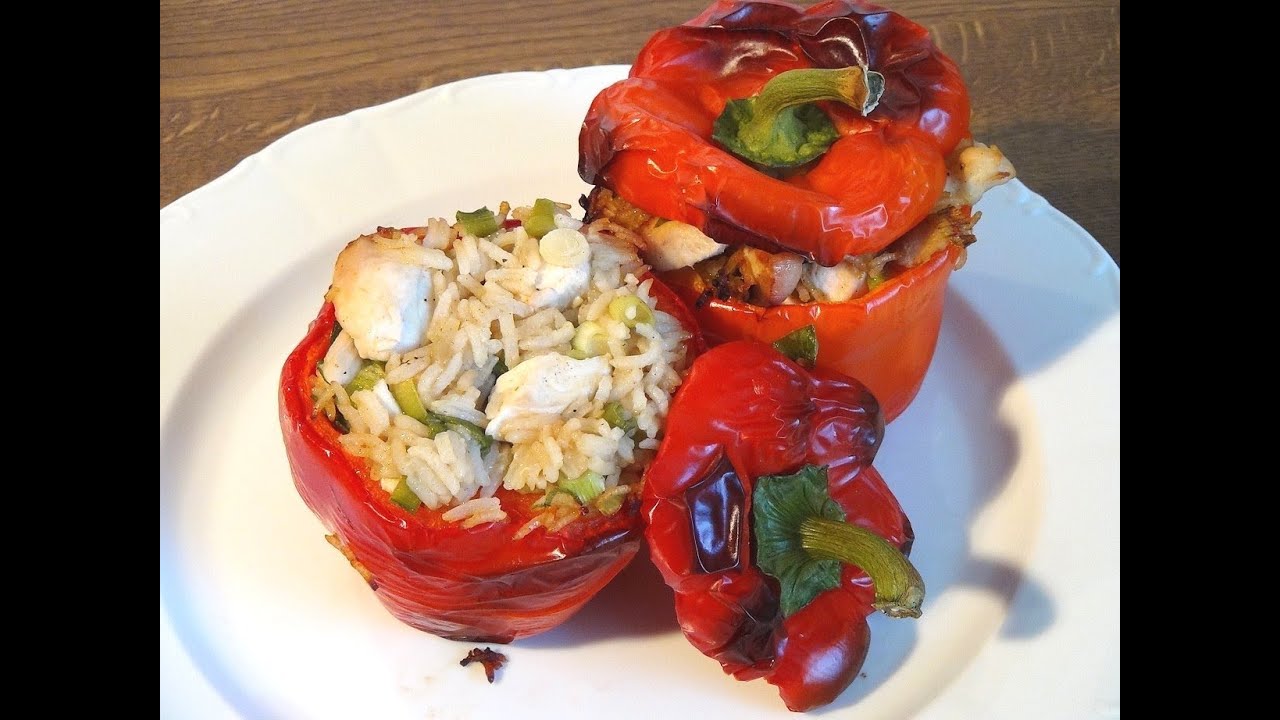Gefüllte Paprika mit Hähnchenfleisch und Reis