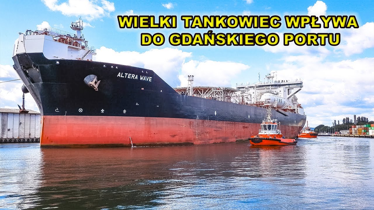 Wielki tankowiec wpływa do portu w Gdańsku.2.10.2025.