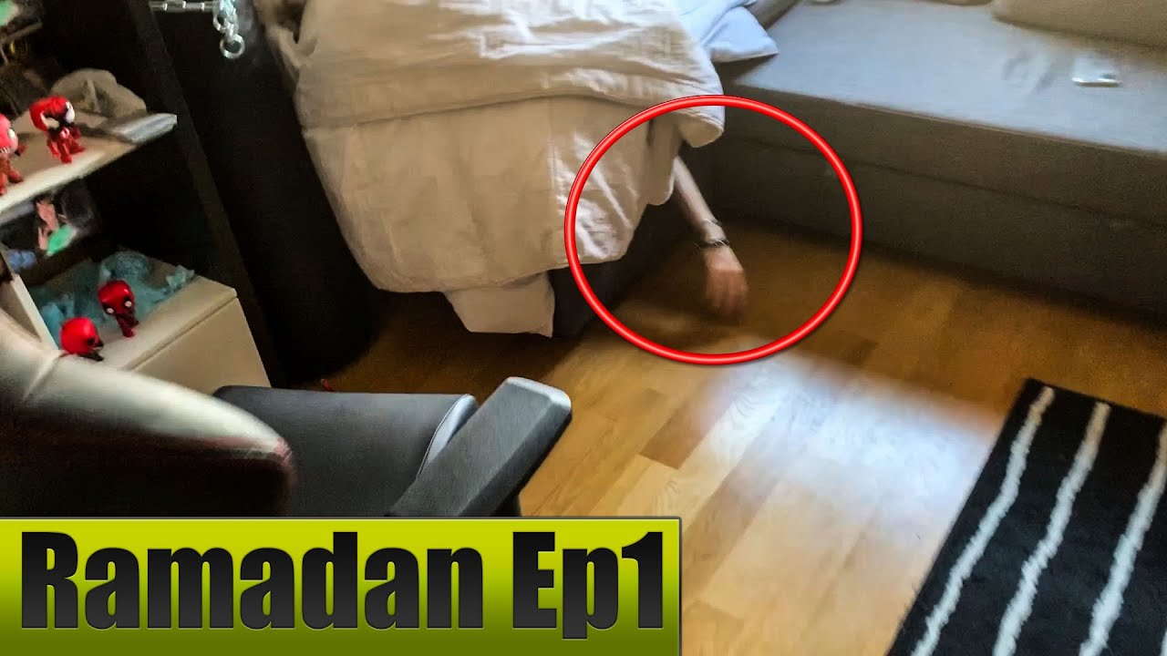 KENNY RATE SON RAMADAN SOUS LE LIT