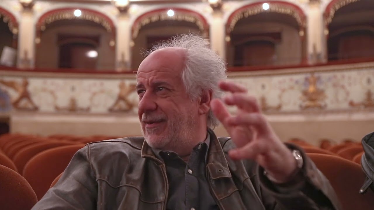 L'attore Toni Servillo parla sulla essenza del tetro. Ferrara, Italia.
