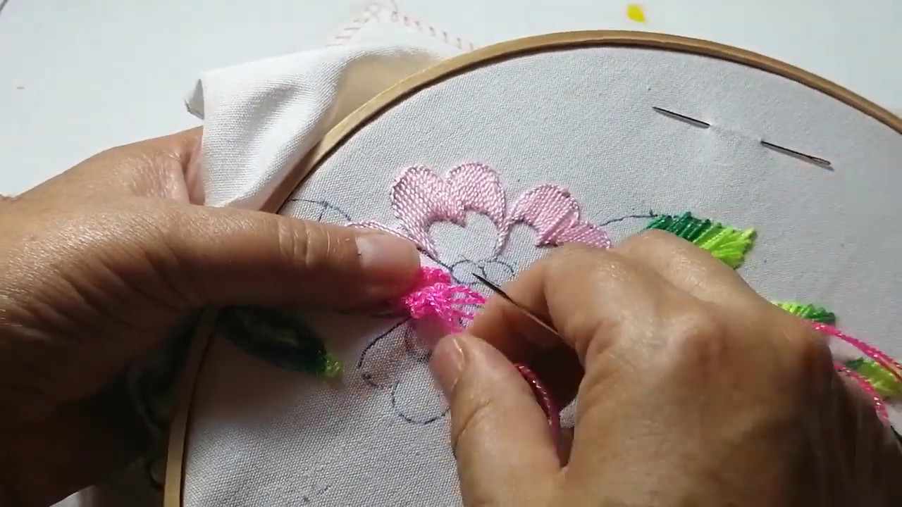 Como bordar flor de corazones fácil Sonia R.A.