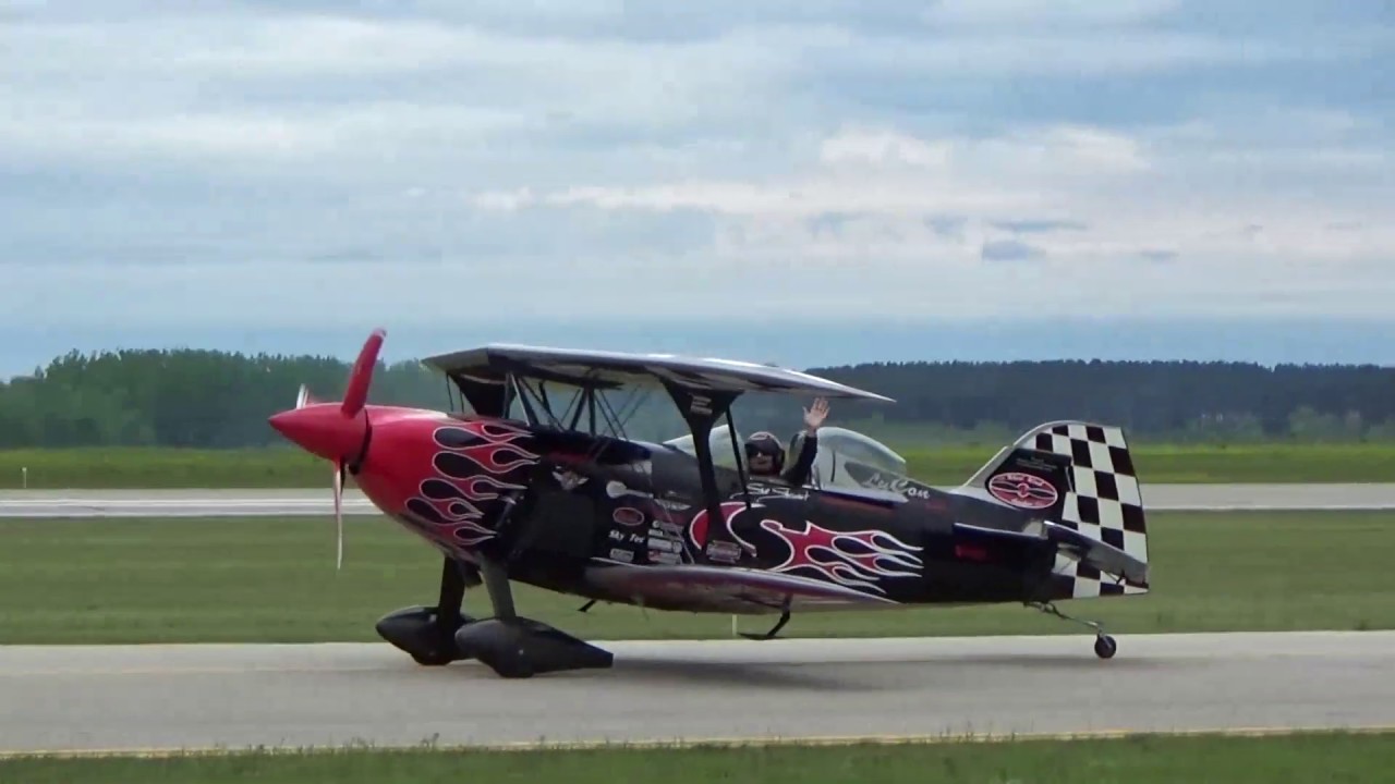 Most Awesome Stunt Pilot Ever Skip Stewart Michigan Air Show
