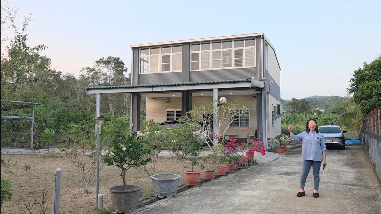 高雄杉林小鎮梓楠仙溪旁2層獨門獨院單純4戶小社區0汙染綠手指莊園肥沃土地農地214坪溫馨建物可使用空間40坪朝南冬暖夏涼賺錢不難4房3衛有水有電5米路新手友善近美濃老街0977188512傅晏棠房地產