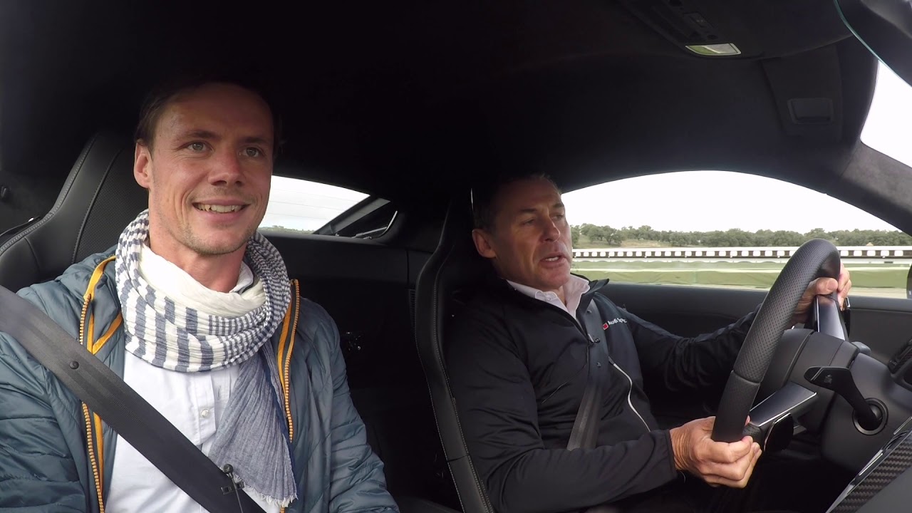 TEST: Tom Kristensen kører ny Audi R8 som en flugtbilist (og jeg bliver køresyg) på Ascari