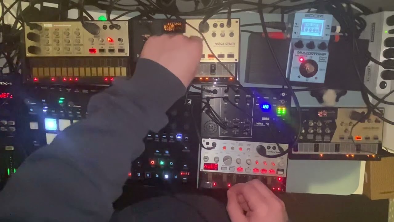 Analog rytm and Volca improvisation. Longer set.