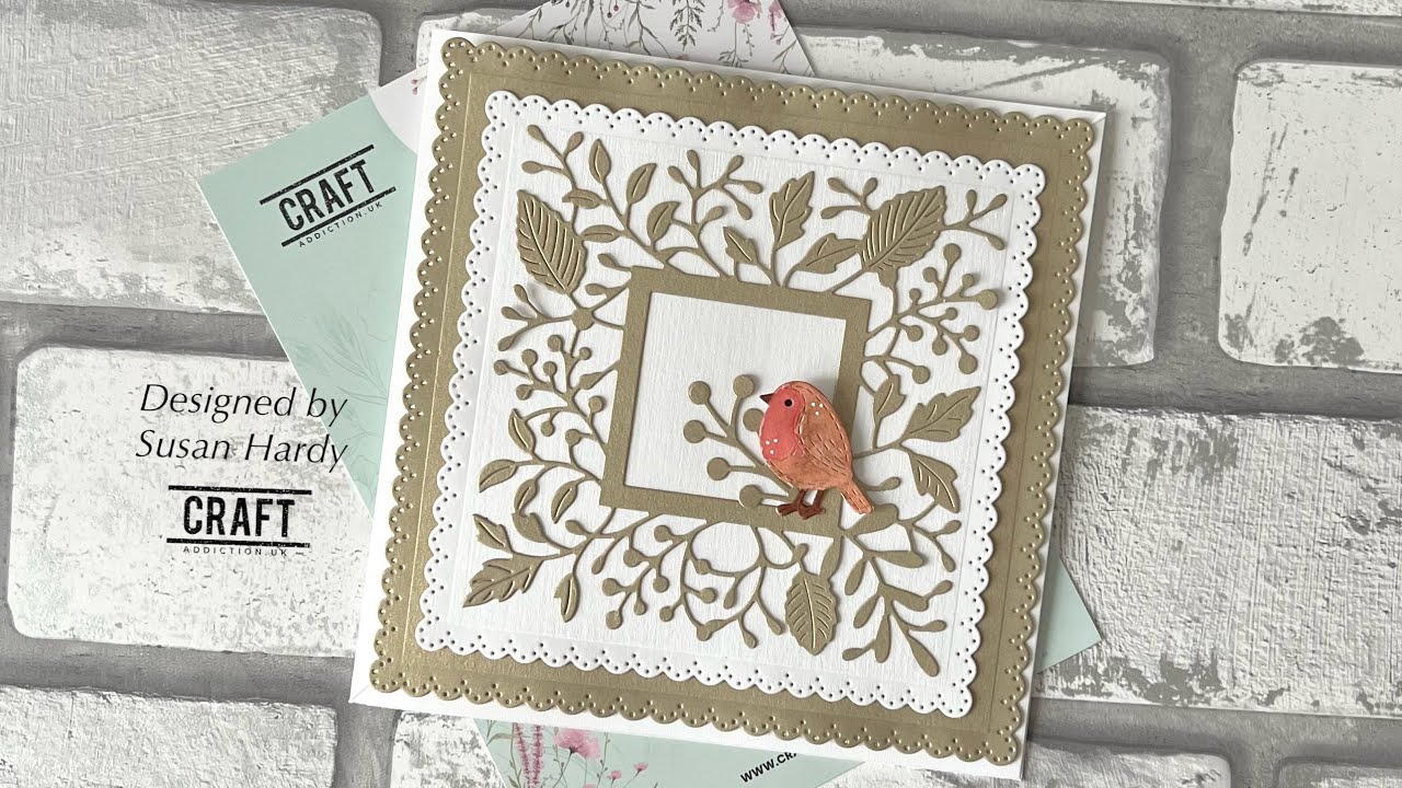 Простая ..Рождественская мольбертная открытка # Craftaddictionuk# Код купона ..Susan5