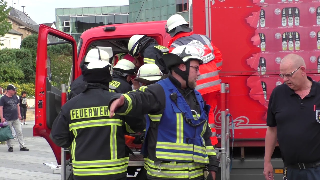 Vorf&uuml;hrung Feuerwehr Wetter L&ouml;schzug Altwetter - Technische Rettung nach aus LKW