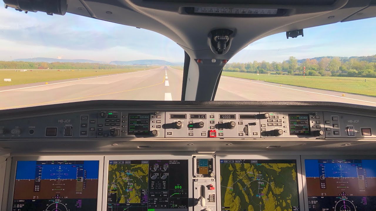 A220-300 / CS300 Landing at Zurich Kloten • 4K