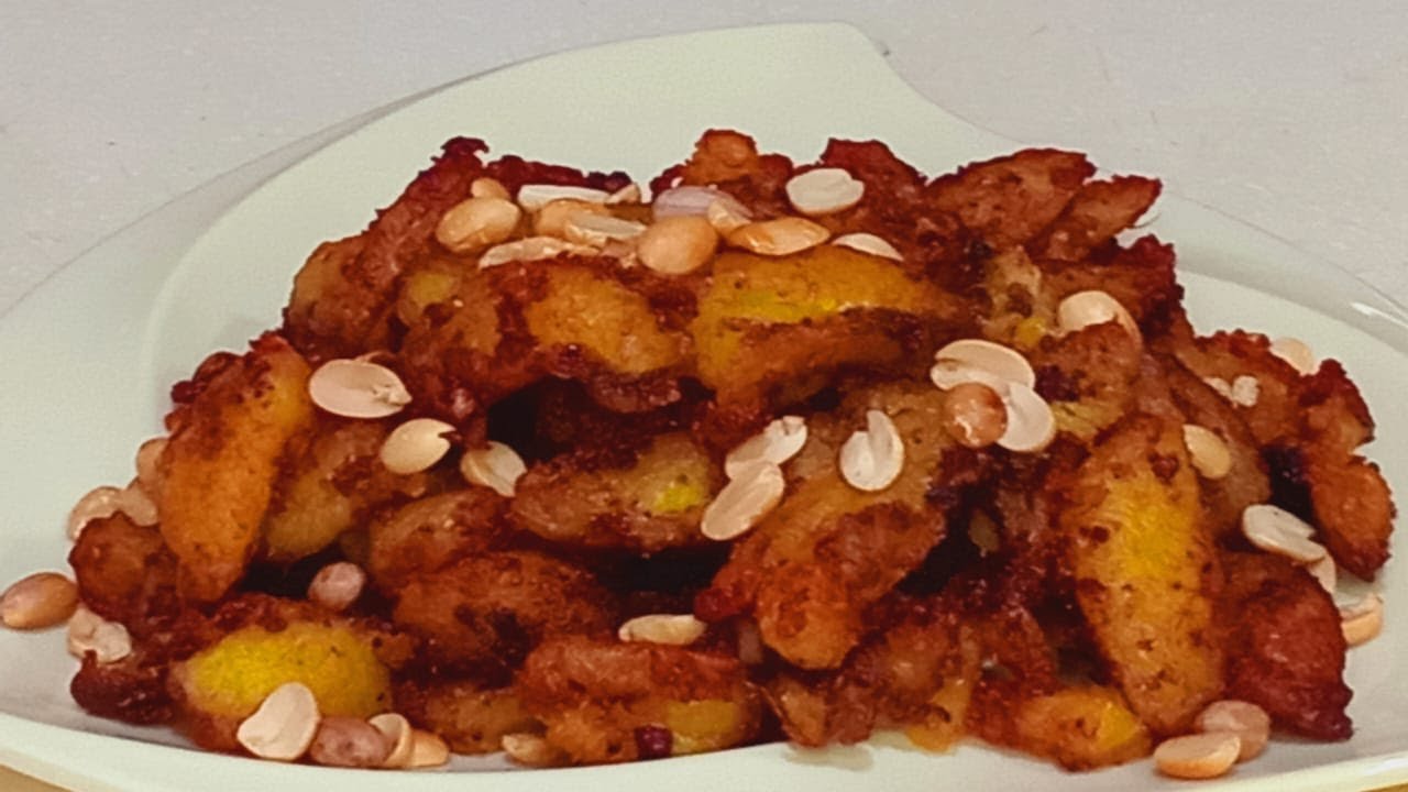 Cooking the most delicious Street Snack in Ghana /Kelewele Recipe //Spiced  Fried Plantain Recipe