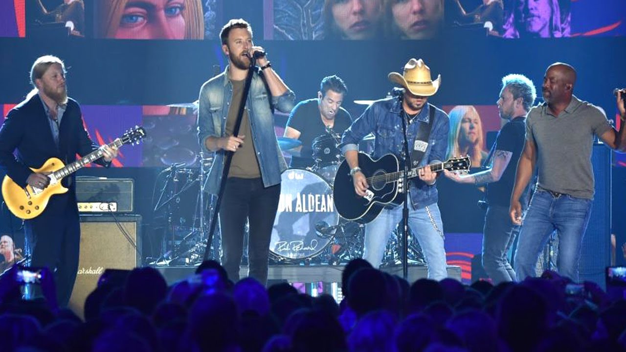 2017 CMT Music Awards - Red Carpet show : The Complete Winners List | Ligth House Update