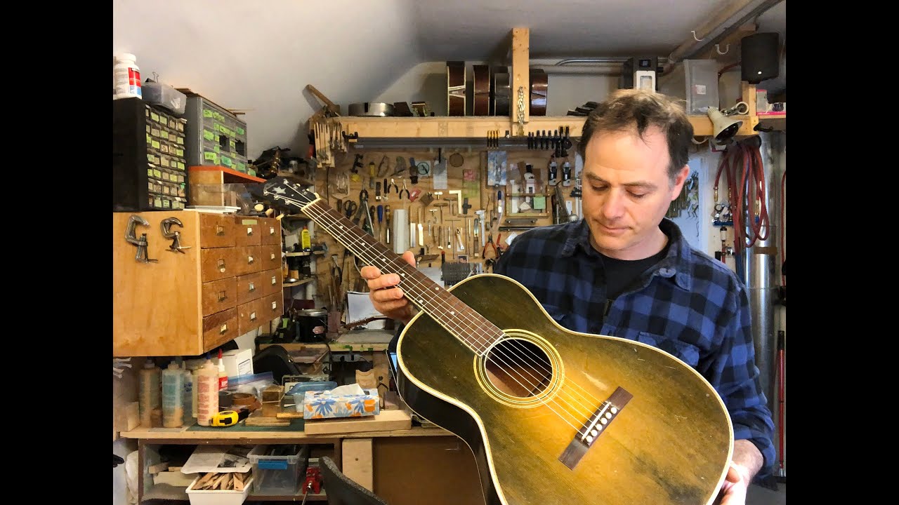 Модель Gibson Gold Sparkle L-2 начала 1930-х годов с Марком Статманом