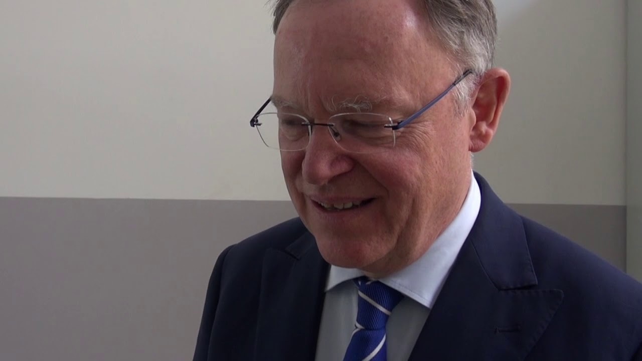 Ministerpräsident Weil in der Aerzener Brot und Kuchen GmbH