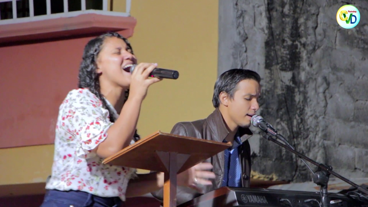 SALMISTA ABIGAIL SOTO CANTA SOBRE ALAS DE PALOMA Y ME ELEGISTES EN CAMPAÑA