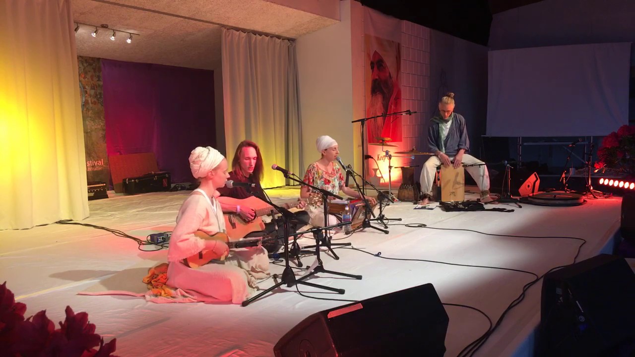 Sirgun Kaur Konzert beim deutschen Kundalini Yoga Festival 2019