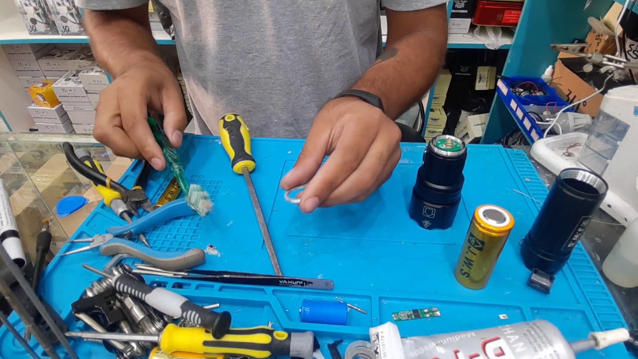 Porque a lanterna JWS-605 não funciona e como arrumar, até você consegue.