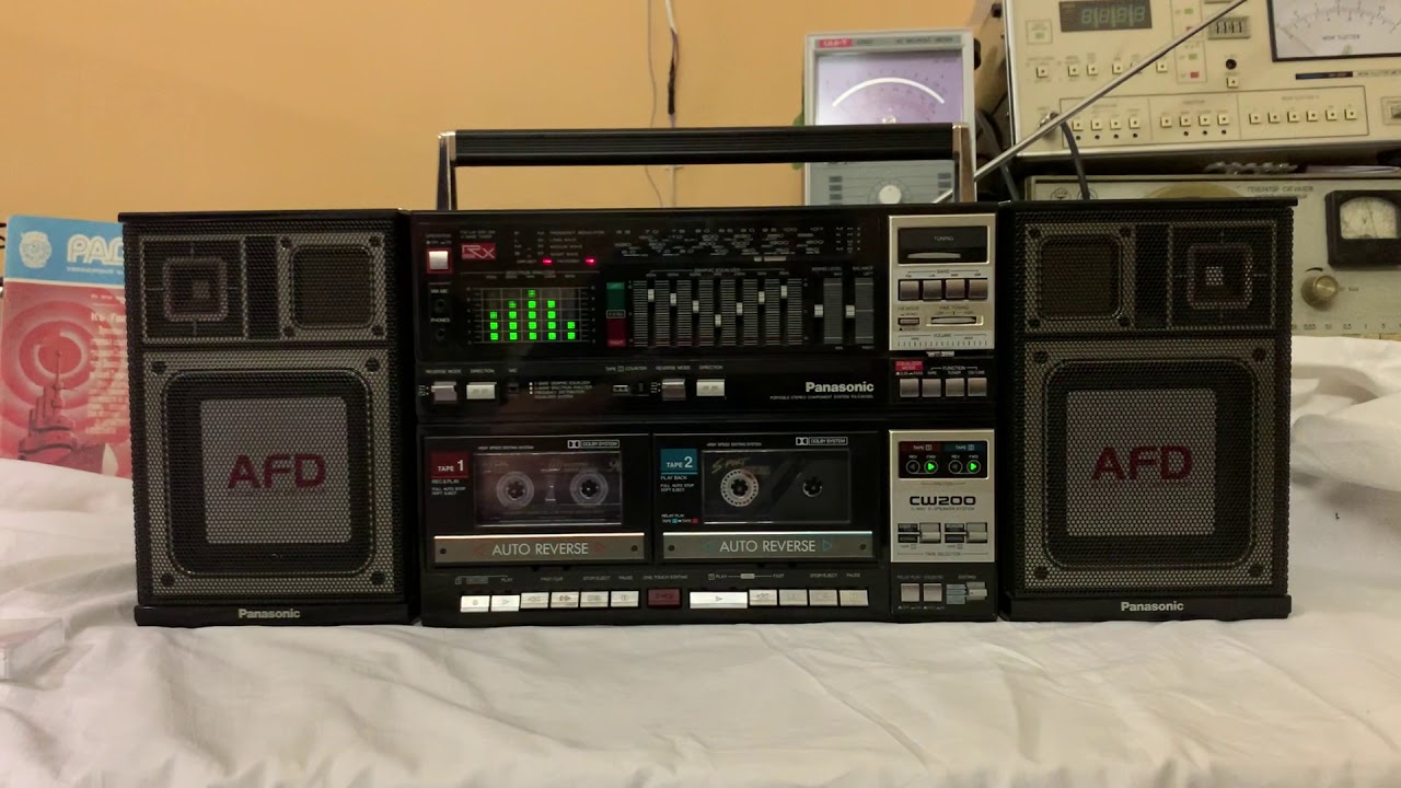 PANASONIC RX-CW 200. Как Sharp 939, только другой.