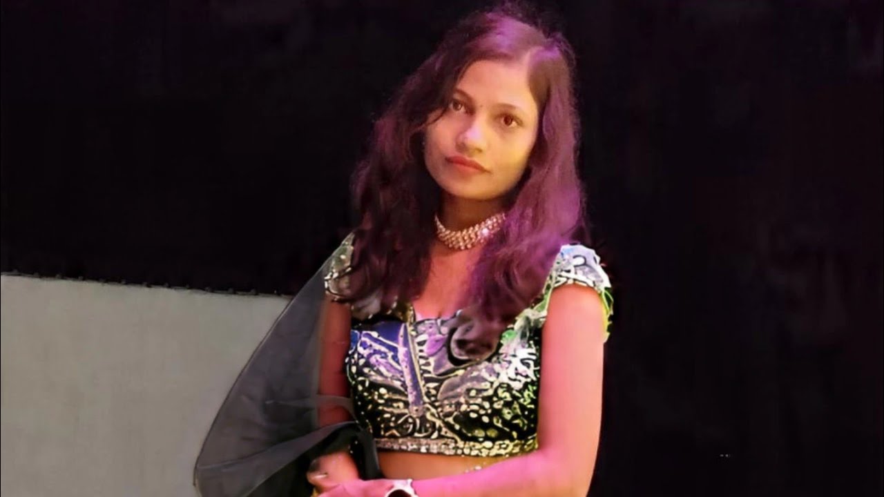 Shalini Kumari  is live दोस्तों जल्दी जल्दी आ जाओ मैं लाल आ चुकी हूं