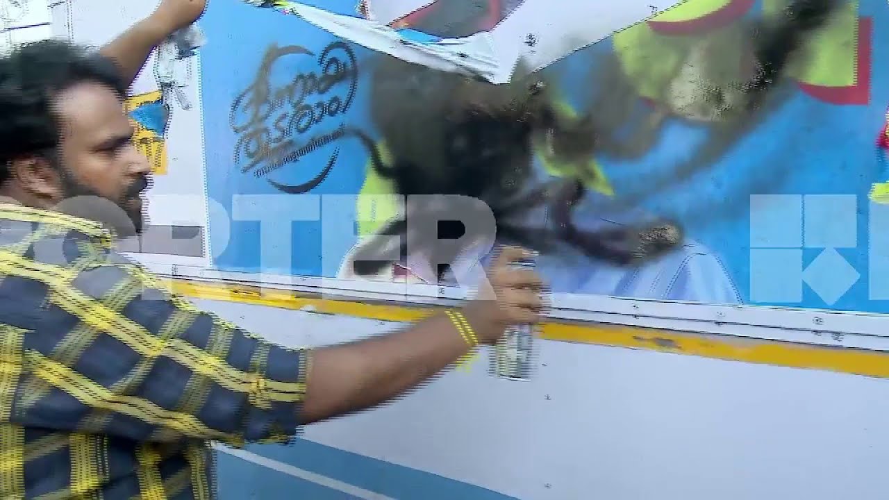 KSRTC ബസ് തടഞ്ഞ് സര്‍ക്കാര്‍ പരസ്യങ്ങള്‍ നശിപ്പിച്ചു; യൂത്ത് കോണ്‍ഗ്രസ് മാര്‍ച്ചില്‍ സംഘര്‍ഷം