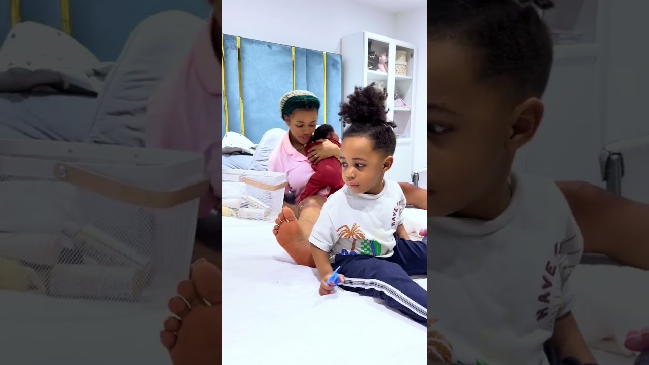 Muna and her many questions 🥱