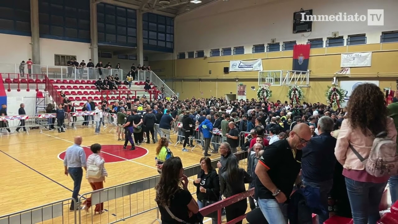 TIFOSI DEL FOGGIA MORTI, IN TANTISSIMI ALLA CAMERA ARDENTE